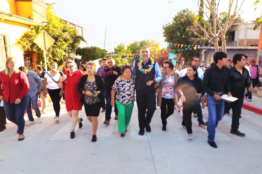 Angel Torres inaugura más de 430 metros lineales de pavimentación en la colonia Santa Cruz